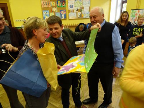 Přátelé z&nbsp;partnerské obce Rotschau v&nbsp;Německu předali dětem dárky.
