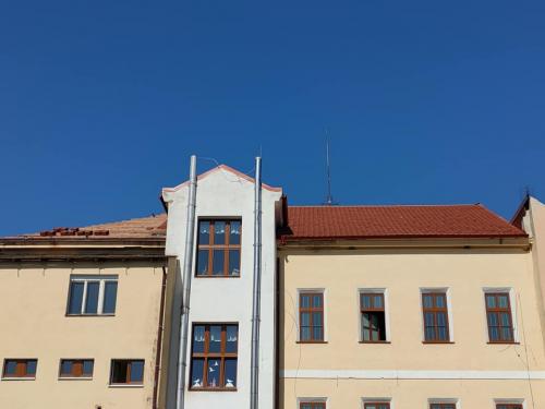 září 2022 - výměna střechy ZŠ